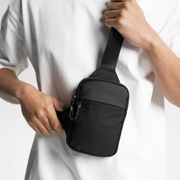 Černá cestovní crossbody taška Poctivo zepředu